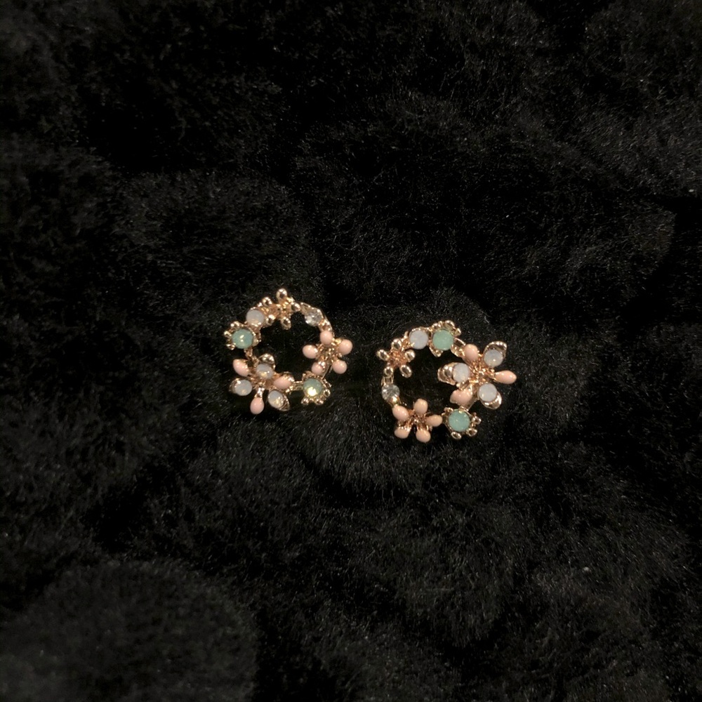 NWOT Green Flower Ring studs earrings